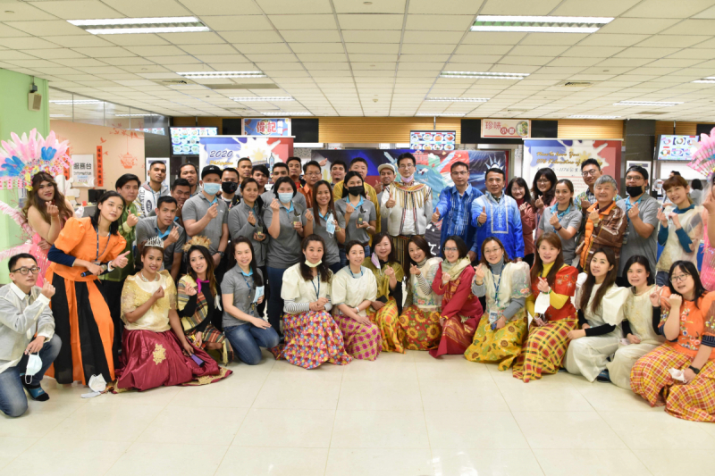 友達推動「安心、創新、用心、同心、盡心」五星職旅，為菲籍員工打造全方位照護，首度贏得「人權實踐與發展領袖獎」殊榮